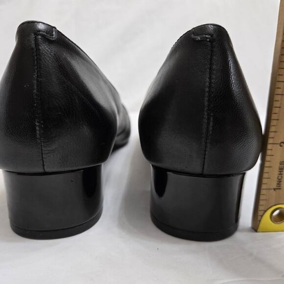 NWOB Trotters Delse Black Leather Low Block Heel Pumps, Size 11 Comfort Shoe - Picture 8 of 11